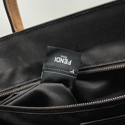 フェンディバッグ角部分ディテール